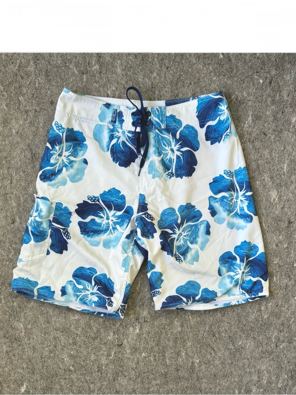 Crazy Shirts white board shorts swim trunks blue flower ocean waves print